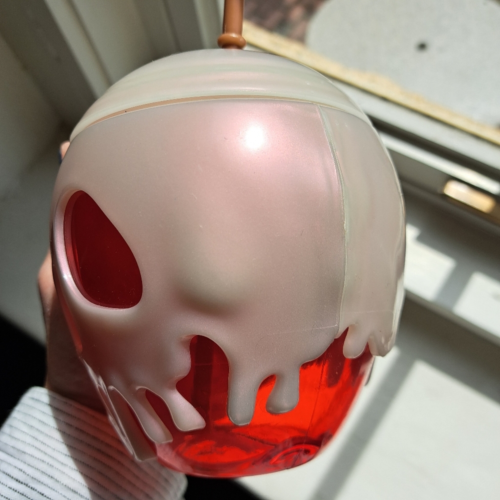 Disney Snow White Poison Apple Cup - Glows In The Dark! - Picture 8 of 10